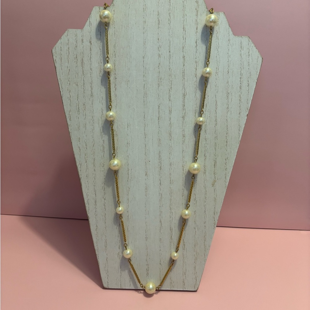 🌻Vintage Avon Gold Tone Faux Pearl Necklace 32”+2”